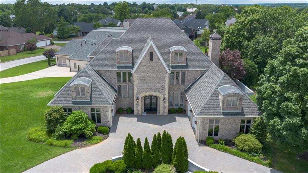 1 W Colonial Drive - Main View