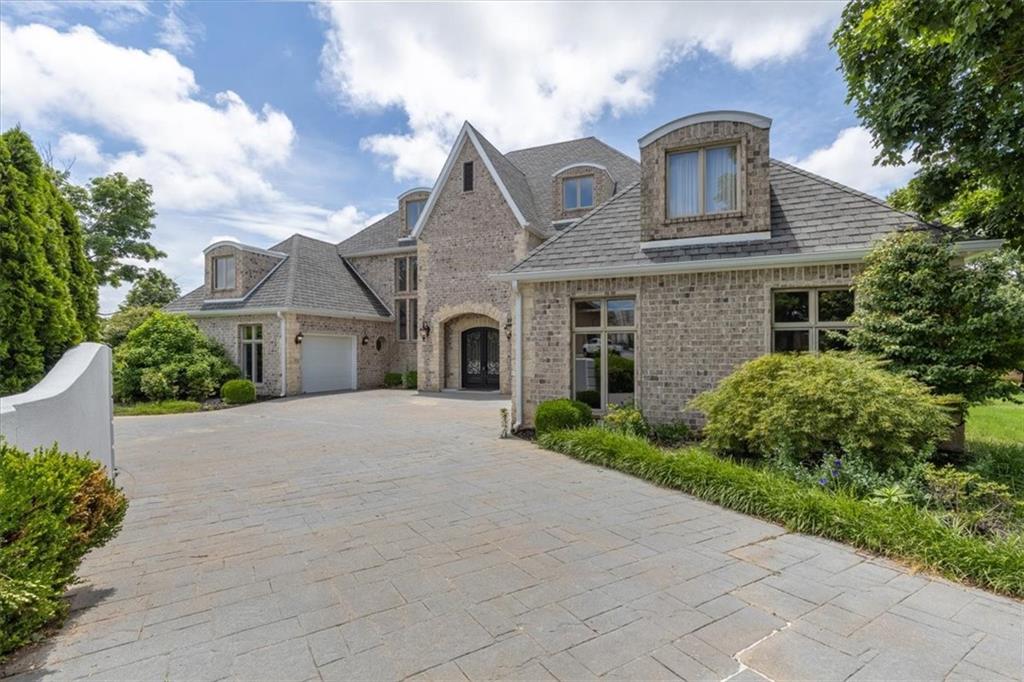 1 W Colonial Drive - Image 2