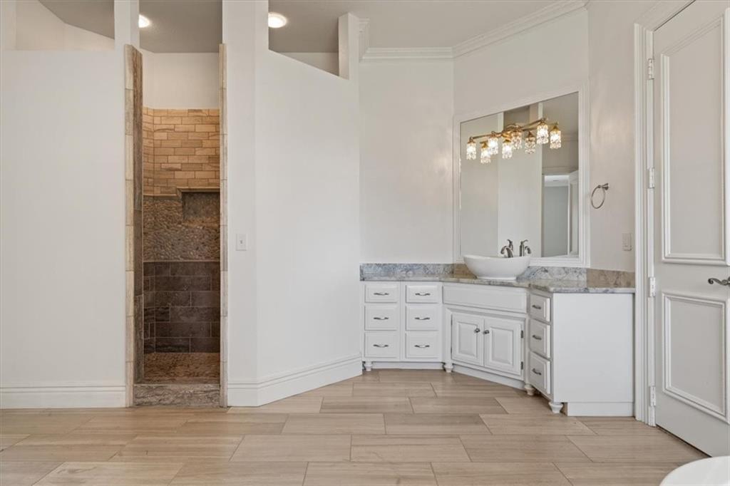 1 W Colonial Drive - Image 26