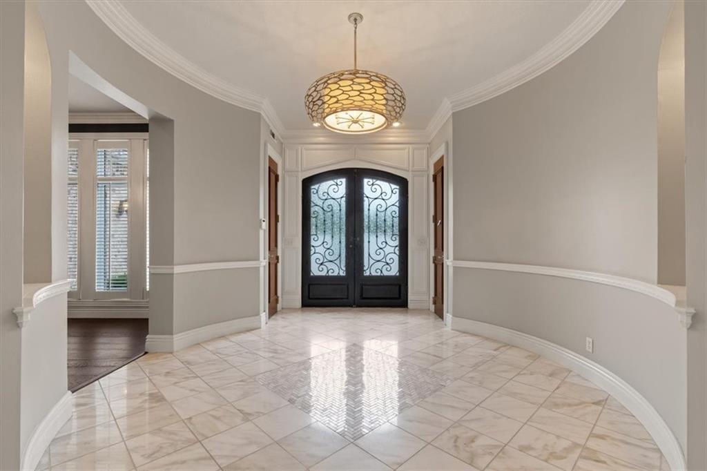 1 W Colonial Drive - Image 3