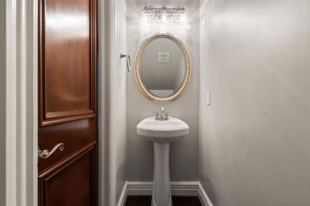 1 W Colonial Drive - Image 30