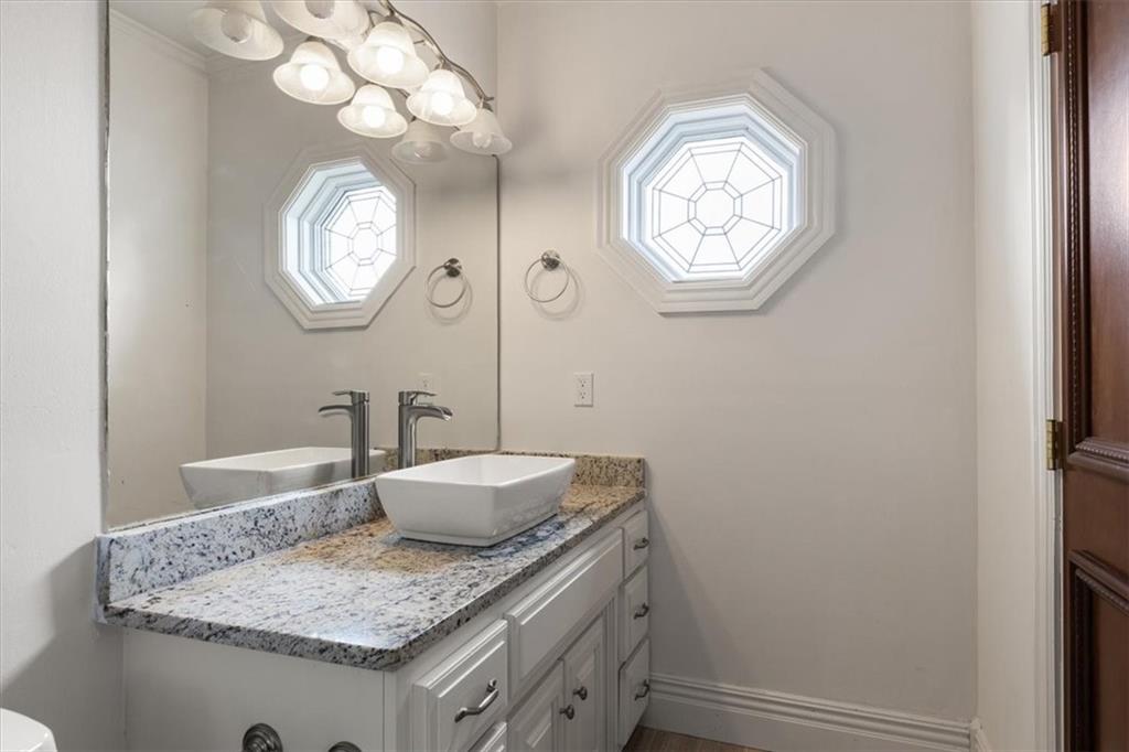 1 W Colonial Drive - Image 32